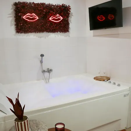 L'ecrin Rouge Escapade Romantique Et Balneo Prive Апартаменты