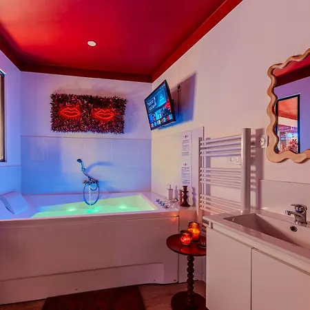 Апартаменты L'ecrin Rouge Escapade Romantique Et Balneo Prive